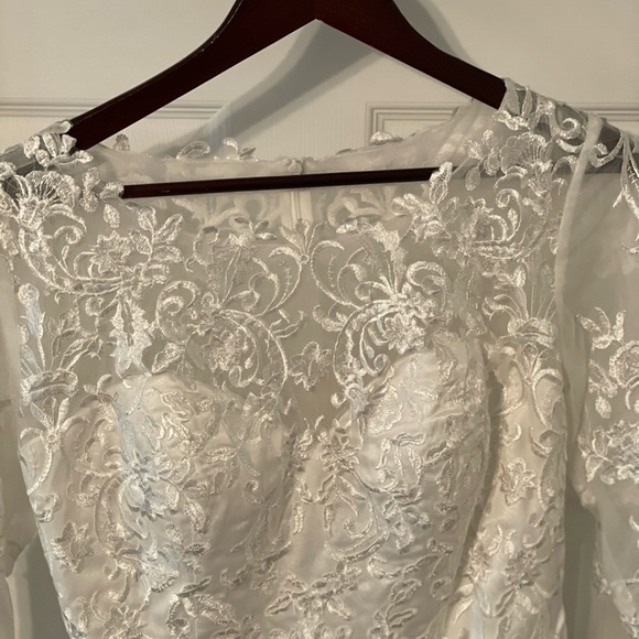 Sheath style Wedding Dress - Picture 8 of 11